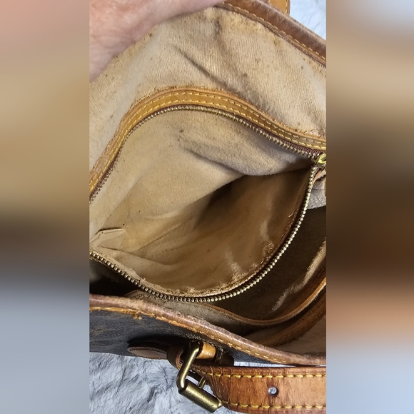 Louis Vuitton Monogram Petit Bucket Bag. - Picture 13 of 16